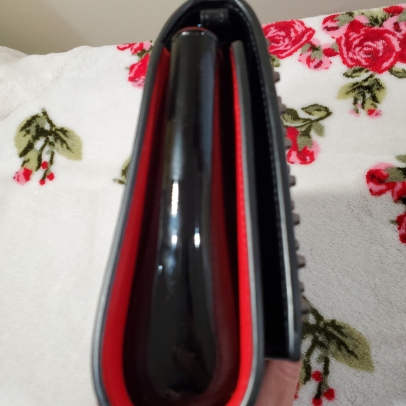 Christian louboutin paloma clutch.  Used like new condition. - Picture 10 of 16